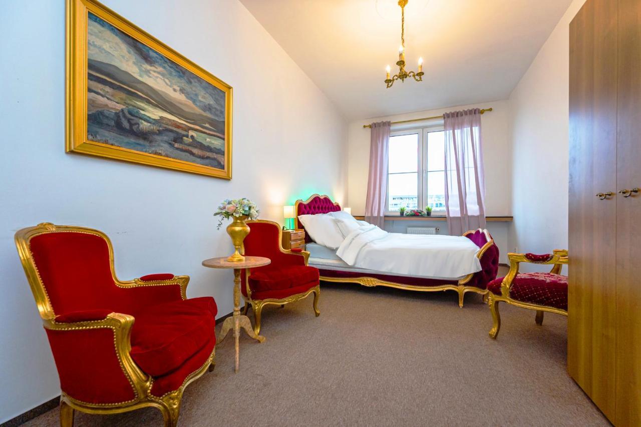 Bank Invest Apartmens - Old Town Appartamento Praga Esterno foto