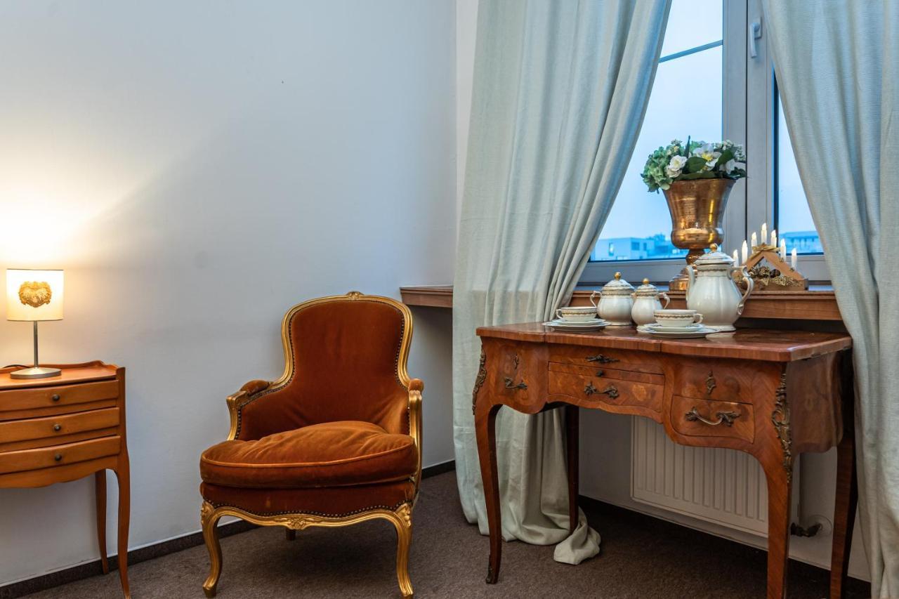 Bank Invest Apartmens - Old Town Appartamento Praga Esterno foto