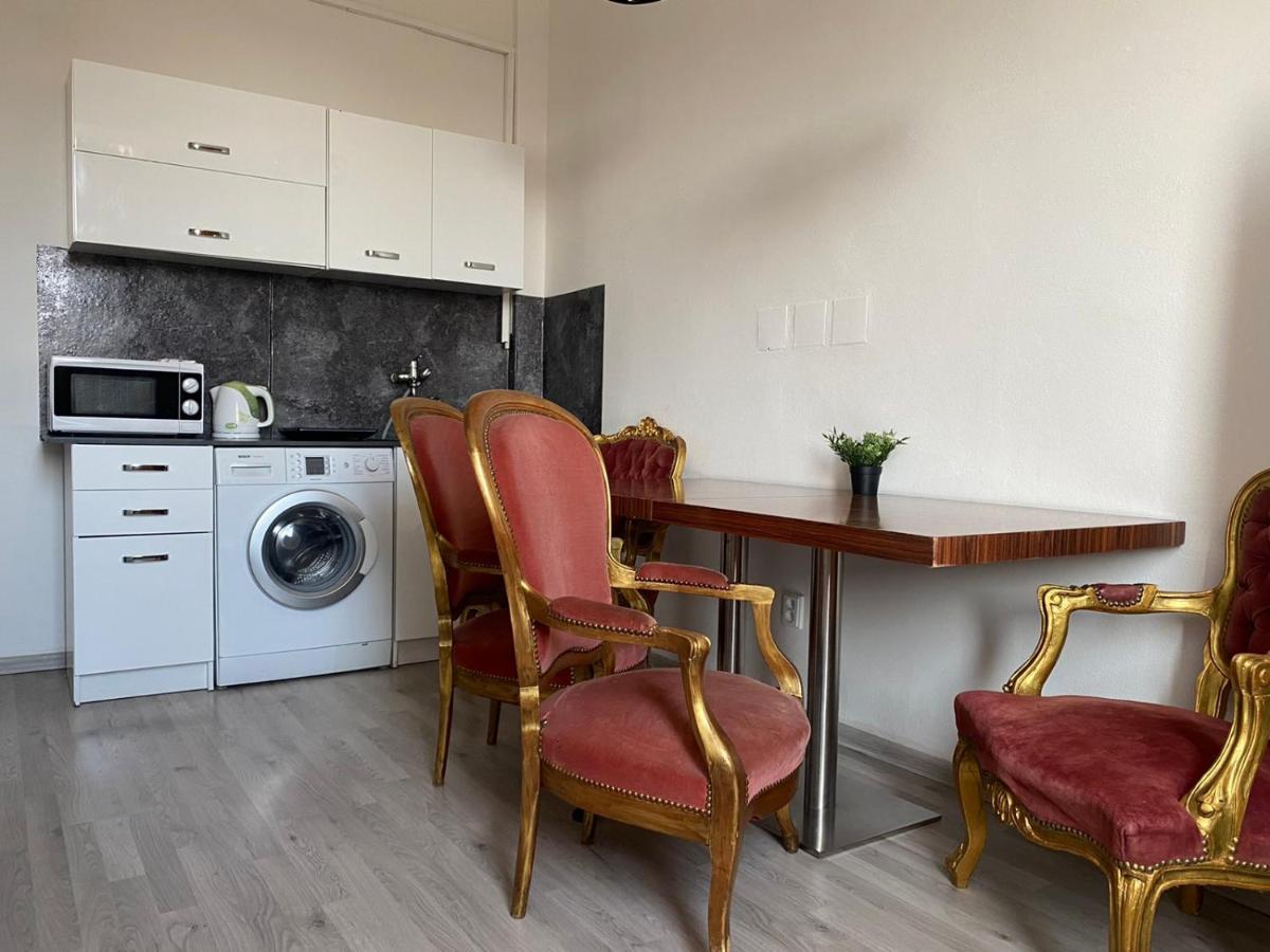 Bank Invest Apartmens - Old Town Appartamento Praga Esterno foto