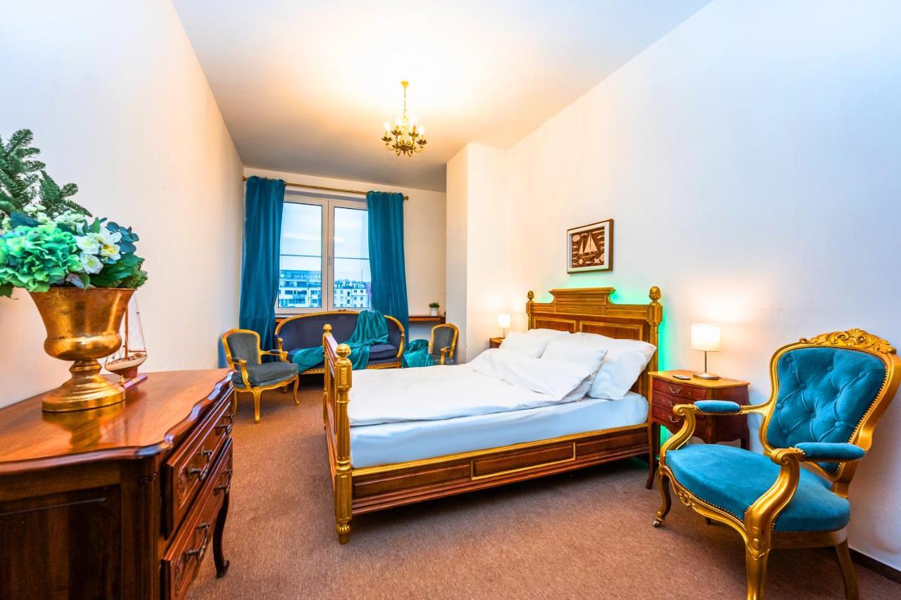 Bank Invest Apartmens - Old Town Appartamento Praga Esterno foto
