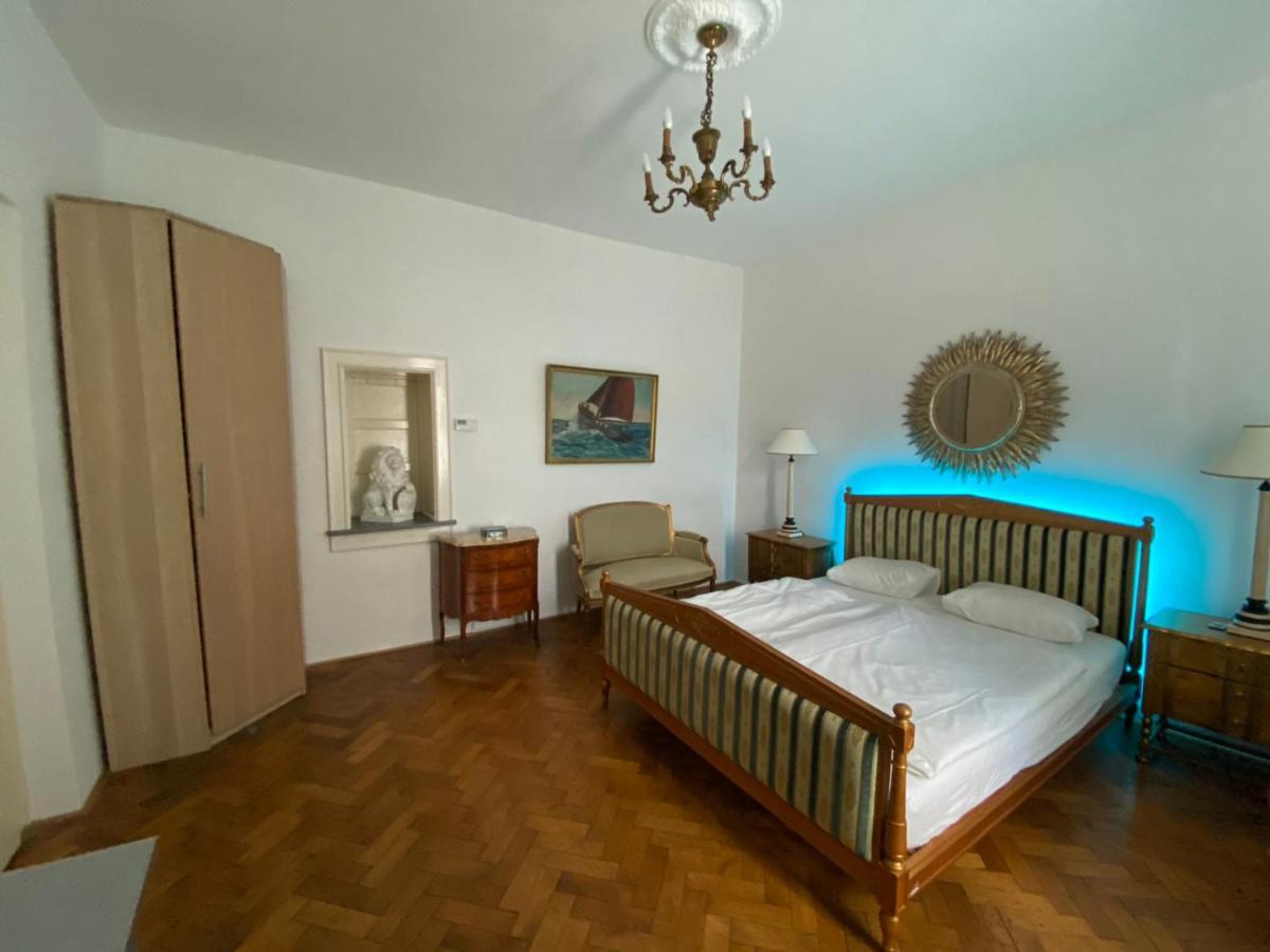 Bank Invest Apartmens - Old Town Appartamento Praga Esterno foto