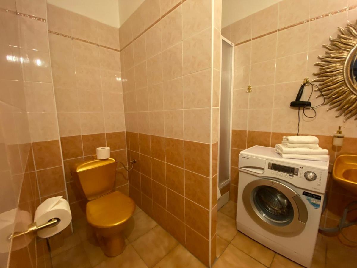 Bank Invest Apartmens - Old Town Appartamento Praga Esterno foto