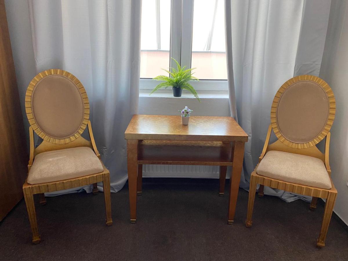 Bank Invest Apartmens - Old Town Appartamento Praga Esterno foto