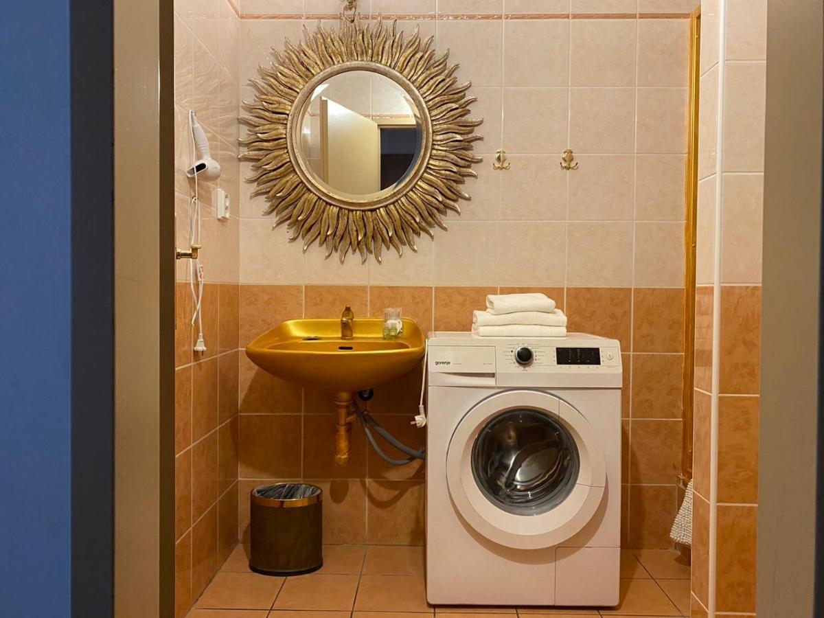 Bank Invest Apartmens - Old Town Appartamento Praga Esterno foto