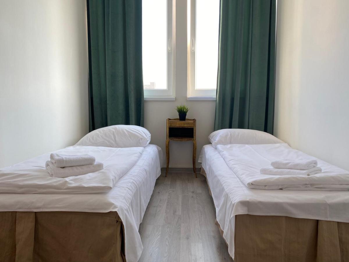 Bank Invest Apartmens - Old Town Appartamento Praga Esterno foto