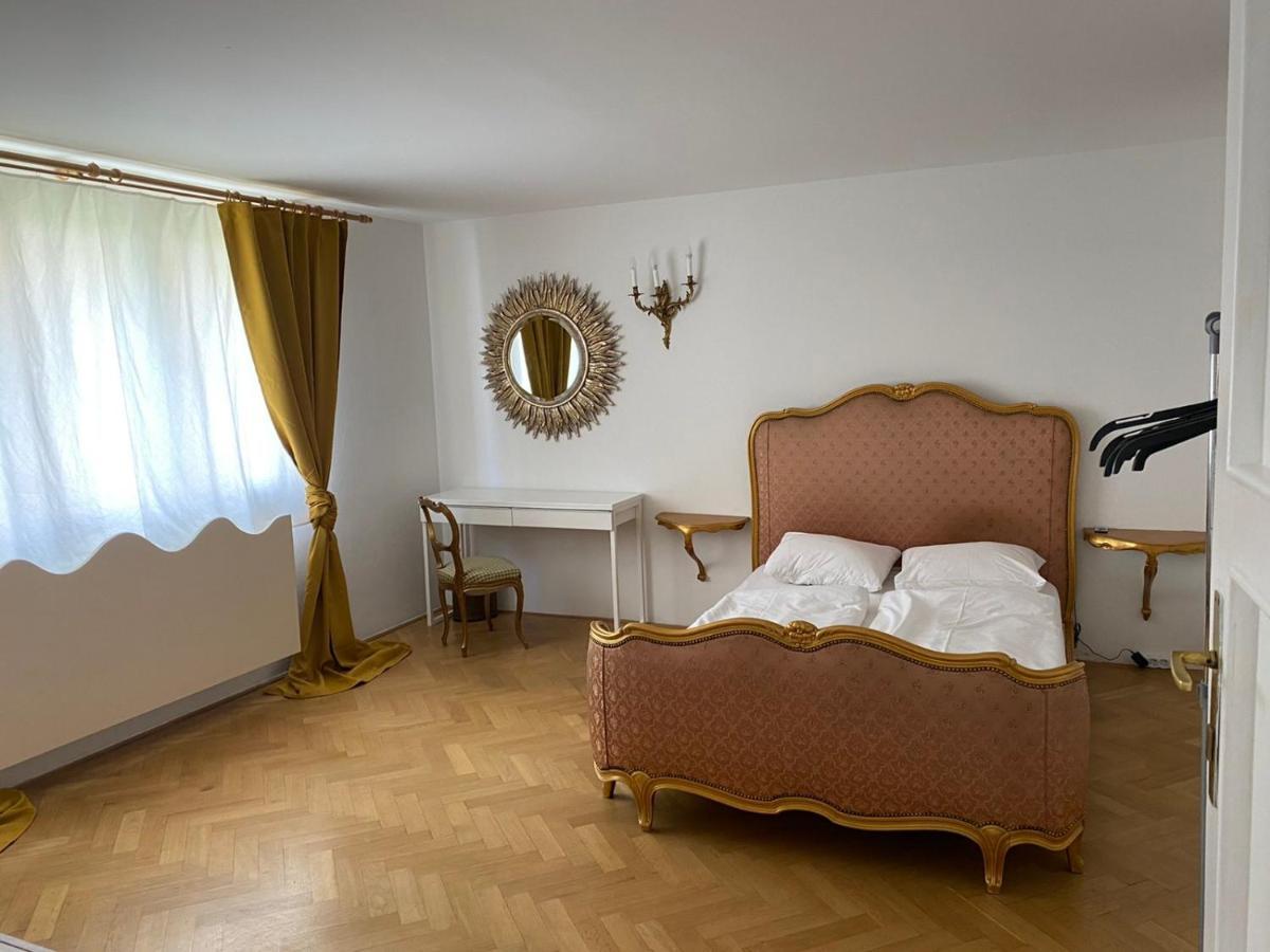 Bank Invest Apartmens - Old Town Appartamento Praga Esterno foto